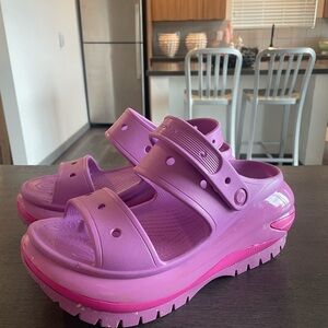 CROCS MEGA crush platform sandal women’s size 10 like new!✨